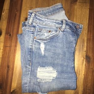 H&M regular waist ripped jeans 27/32